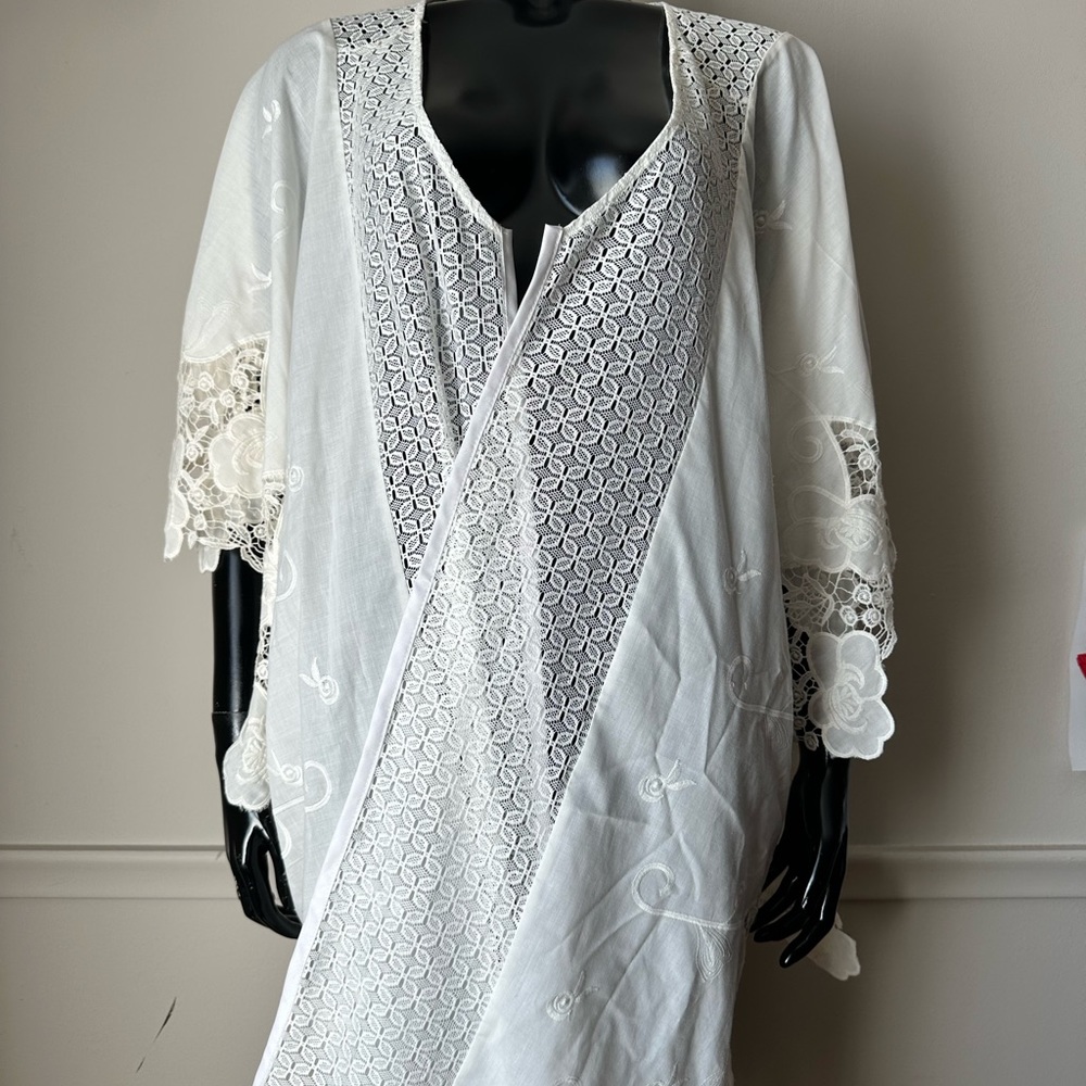 Pretty White Flower Eyelet Coverup